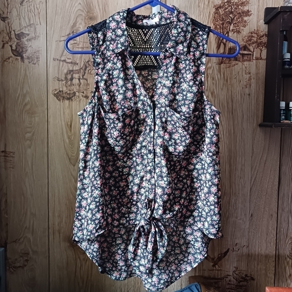 Xhilaration Floral Sleeveless Tie Front  Button Down Top Size Med… - Picture 1 of 5